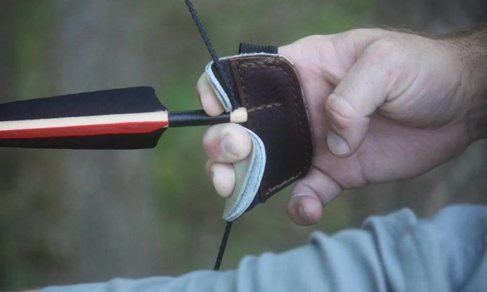 Μυτιλήνη - Αλλοδαποί κυκλοφορούσαν με τσεκούρι και τόξο με βέλη!